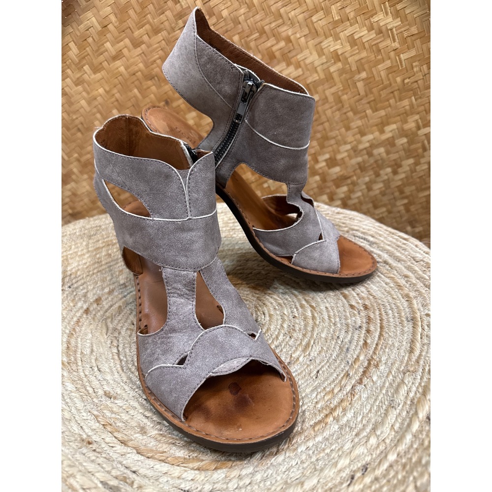 Gentle Souls Kenneth Cole Gold Member Grey Suede Gladiator Block Heel Sandals 11